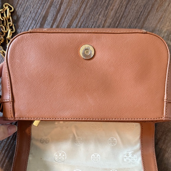 Tory Burch Tan Crossbody Bag with Gold Chain - Picture 6 of 9